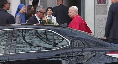 Papa 14. Leo, Saint Esprit Katedrali'ne geldi