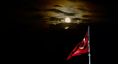 Süper Ay Manisa'da göz kamaştırdı