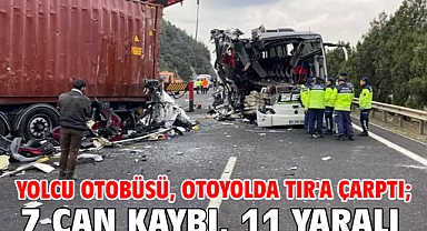 Yolcu otobüsü, otoyolda TIR'a çarptı; 7 can kaybı, 11 yaralı