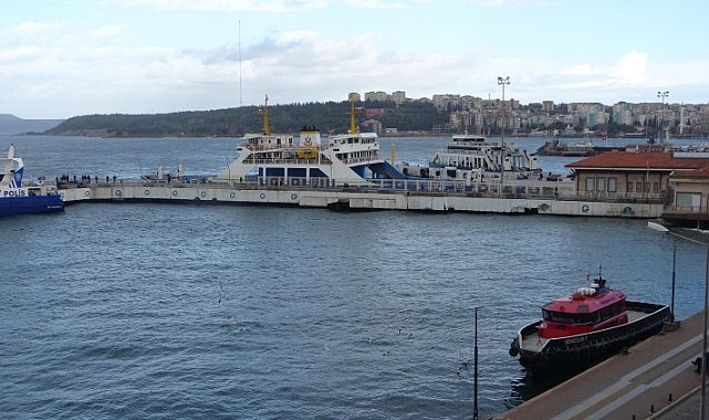 Çanakkale Boğazı fırtına nedeniyle çift yönlü trafiğe kapatıldı