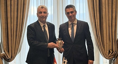 Bakan Bolat, Yunanistan Altyapı ve Ulaştırma Bakanı Dimas ile görüştü