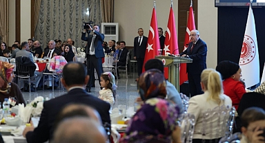 Bakan Güler, şehit aileleri ve gazilerle iftar yemeğinde bir araya geldi