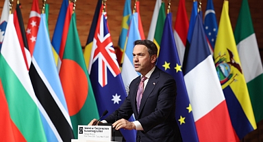 Bakan Bayraktar, Paris’te 2’nci Nükleer Enerji Zirvesi’ne katıldı 