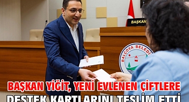 Başkan Yiğit, yeni evlenen çiftlere destek kartlarını teslim etti