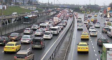 Haftanın ilk iş gününde trafik yoğunluğu