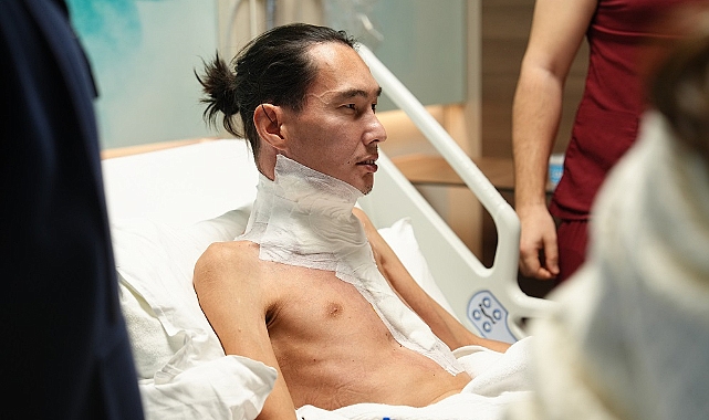 Kazakistanlı Abdrakhmanov’un boynundaki tümör Türkiye’de çıkarıldı