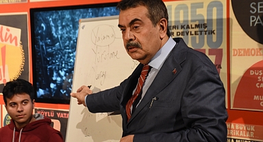 Bakan Tekin, Aydın’da lise öğrencilerine ‘Demokrasi ve İnsan’ dersi verdi