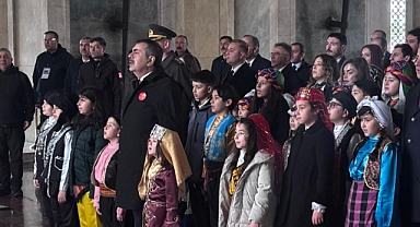Bakan Tekin, öğrencilerle Anıtkabir'i ziyaret etti