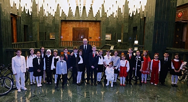 Cumhurbaşkanı Erdoğan, çocukları kabul etti