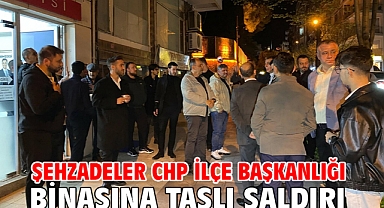 Şehzadeler CHP İlçe Başkanlığı binasına taşlı saldırı