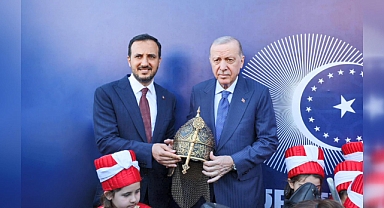 Cumhurbaşkanı Erdoğan'a özel hazırlanan miğfer hediye edildi