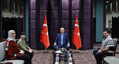 Cumhurbaşkanı Erdoğan, Gazzeli Ebu Cezer ve ailesini kabul etti 