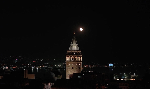 İstanbul’da dolunay seyirlik manzara oluşturdu