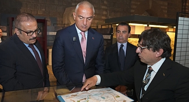 Bakan Ersoy, Hitit İmparatorluğu'nun izlerini taşıyan sergiyi ziyaret etti
