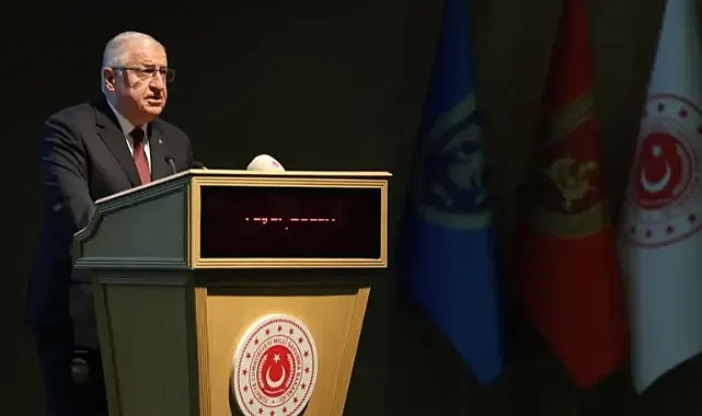 Bakan Güler, üst rütbeye terfi eden personel için düzenlenen törene katıldı