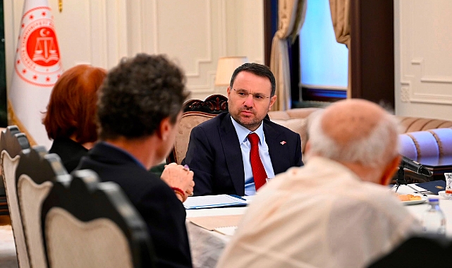 Bakan Gürlek, Uğur Mumcu'nun ailesiyle görüştü