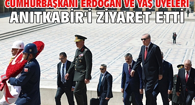 Cumhurbaşkanı Erdoğan ve YAŞ üyeleri Anıtkabir'i ziyaret etti