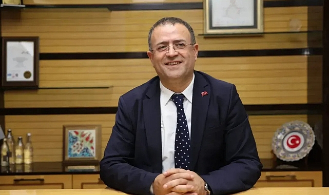Derince Belediye Başkanı Gökçe, CHP’den istifa edip Yeni Parti’ye katıldı