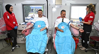 Bakan Çiftçi ve Savunma Sanayii Başkanı Görgün Kızılay'a kan bağışı yaptı