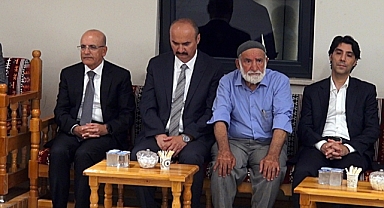 Bakan Şimşek, yeğeninin taziyesine katıldı