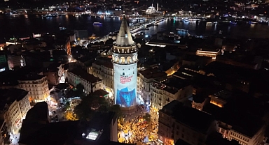 Dezenformasyonla mücadele mesajları Galata Kulesi’ne yansıtıldı