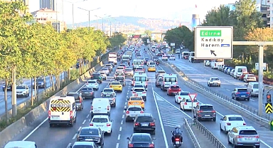 İstanbul'da eğitim öğretin döneminin ilk günü trafik yoğunluğu oluştu