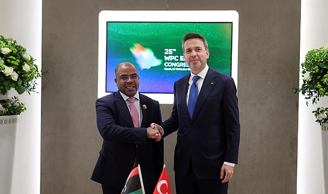 Bakan Bayraktar, Libyalı mevkidaşı Abdulsadek ile görüştü