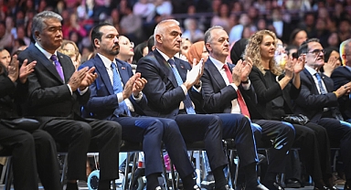 Ersoy: Farklı coğrafyalardan yükselen sesler, cumhuriyetimizin coşkusunda birle