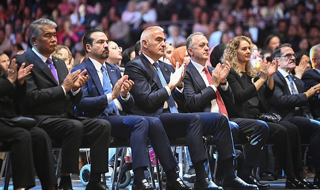 Ersoy: Farklı coğrafyalardan yükselen sesler, cumhuriyetimizin coşkusunda birle