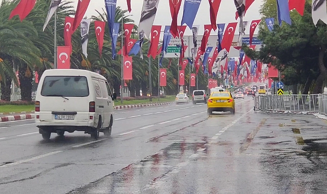 İstanbul'da 29 Ekim Cumhuriyet Bayramı nedeniyle kapatılan yollar trafiğe açıldı
