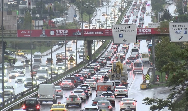 İstanbul'da bazı bölgelerde trafik yoğunluğu oluştu