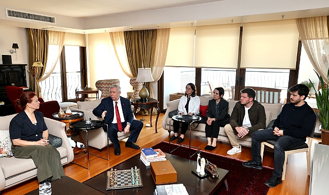 Mansur Yavaş, Vahap Seçer'in ailesini ziyaret etti