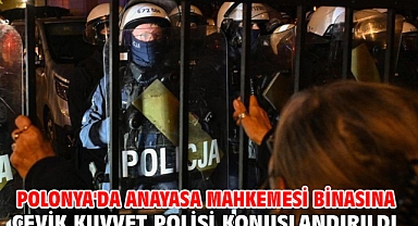 Polonya'da Anayasa Mahkemesi binasına çevik kuvvet polisi konuşlandırıldı