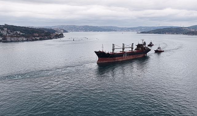 Rusya'da İHA saldırısına uğrayan yük gemisi İstanbul Boğazı'ndan geçti