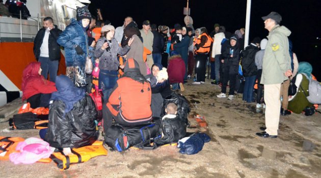 222 kaçak göçmen boğulmaktan son anda kurtarıldı