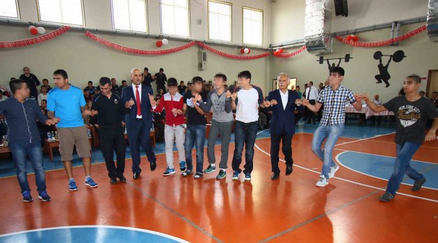 23 Nisan’ı cezaevinde kutladılar
