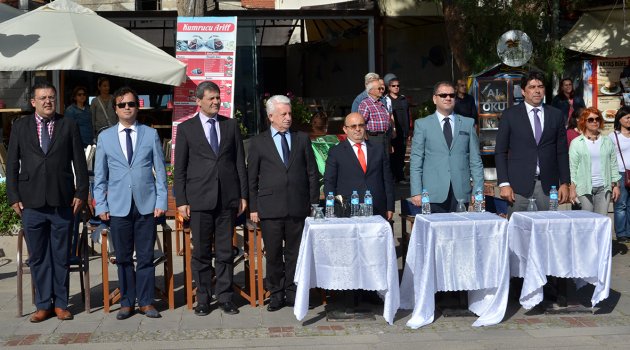 23 Nisan Milli Egemenlik ve Çocuk Bayramı Foça’da Çocuk oyunları şenlikleri ile başladı. Şenliklerde ilk oyun protokol arasında oyandı.