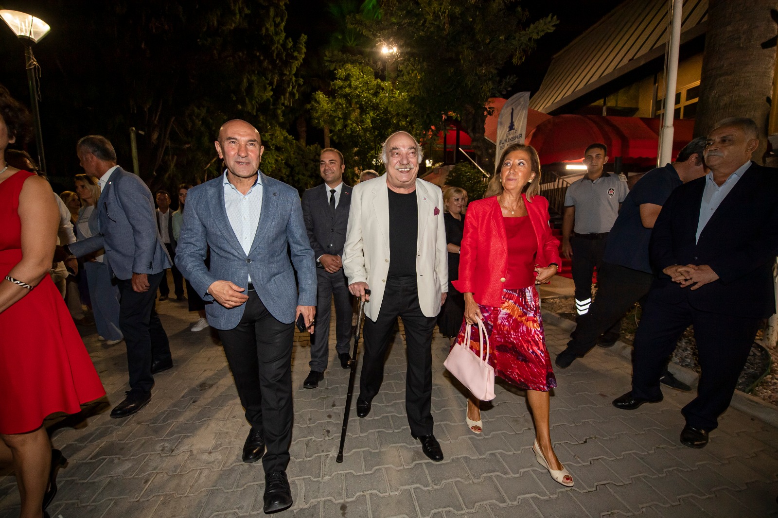 İzmir Şehir Tiyatroları İsmet İnönü Sahnesi'ne kavuştu