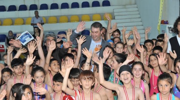 7 bin 500 çocuk yüzme öğrenecek
