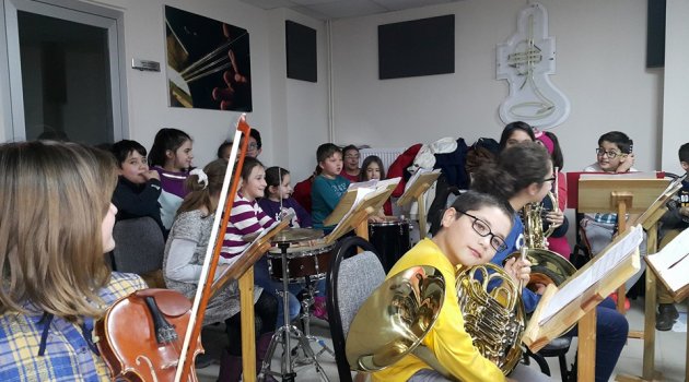 AASSM'de 300 küçük müzisyen