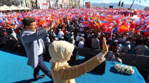 AK Parti'den bayraklı miting
