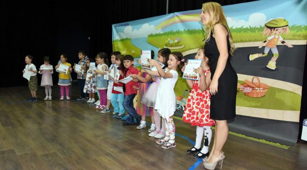 Aliağa Belediyesi çocuk evi öğrencileri başarı sertifikalarını aldı