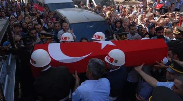 Aliağa şehidini toprağa verdi