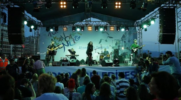 Alsancak Şenliği coşkulu başladı