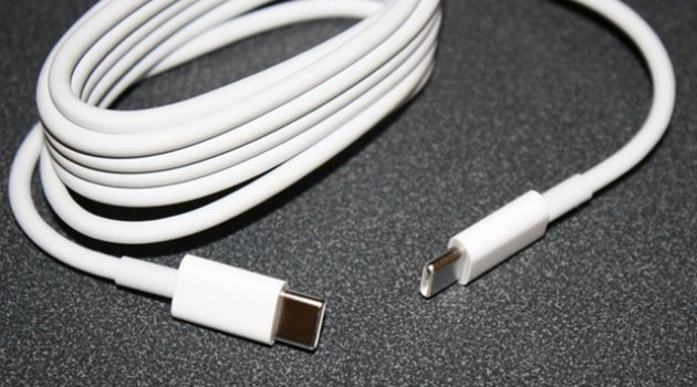 Apple o kablolarını geri topluyor