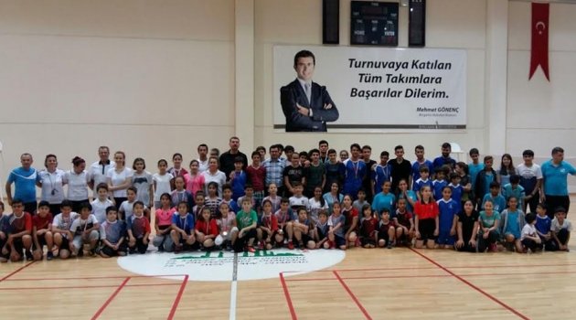 Badminton İl Şampiyonası Bergama'da yapıldı