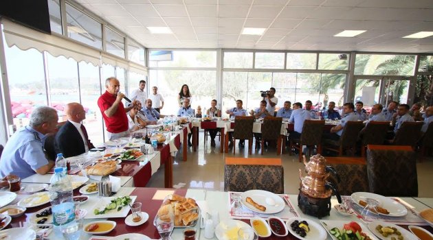 Başkan Karabağ, zabıtalarla bir araya geldi “Duruşunuzdan asla taviz vermeyin”