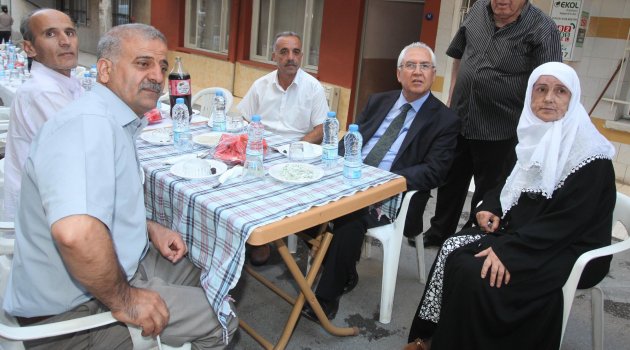 Başkan Selvitopu mahalle sakinleriyle iftarda buluştu