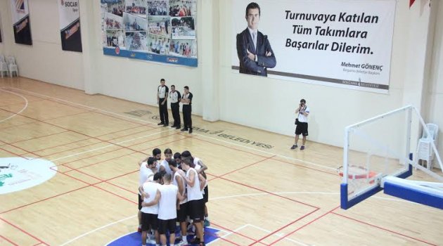 Basketbolun yıldızları Bergama'da nefes kesti