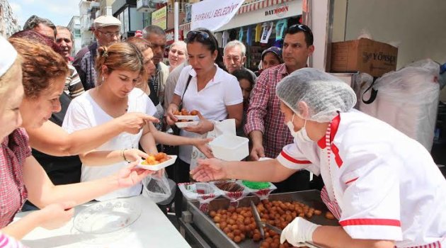 Bayraklı Belediyesi’nden şehitler için lokma!